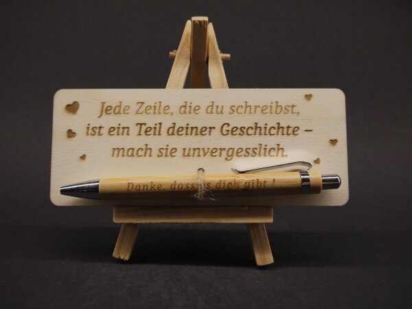 Gedankensammler – Graviertes Holzschild mit Bambus-Kugelschreiber