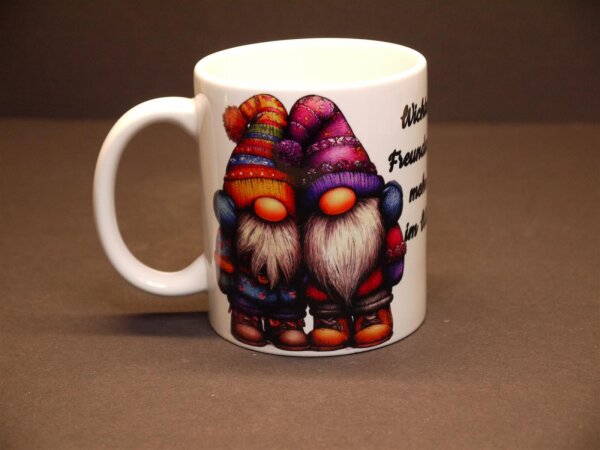 Wichtelzauber & Freundschaftsglück – Winterliche Weihnachtstasse mit Wichtelmotiv