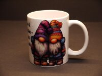 Wichtelzauber & Freundschaftsglück – Winterliche Weihnachtstasse mit Wichtelmotiv