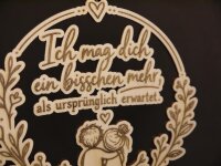 Geschenk für Lieblingsmensch | Holz Deko Schild Spruch | Ich mag dich ein bisschen mehr | Partner Geschenk Jahrestag Valentinstag Deko zum Hängen Aufsteller Magnet